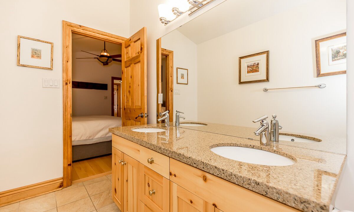 Photo of Bathroom in Craigleith