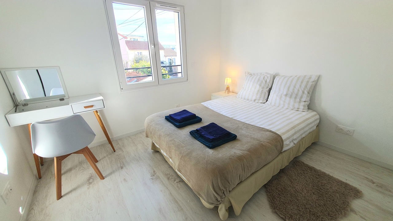 Photo of Bedroom in Colombes