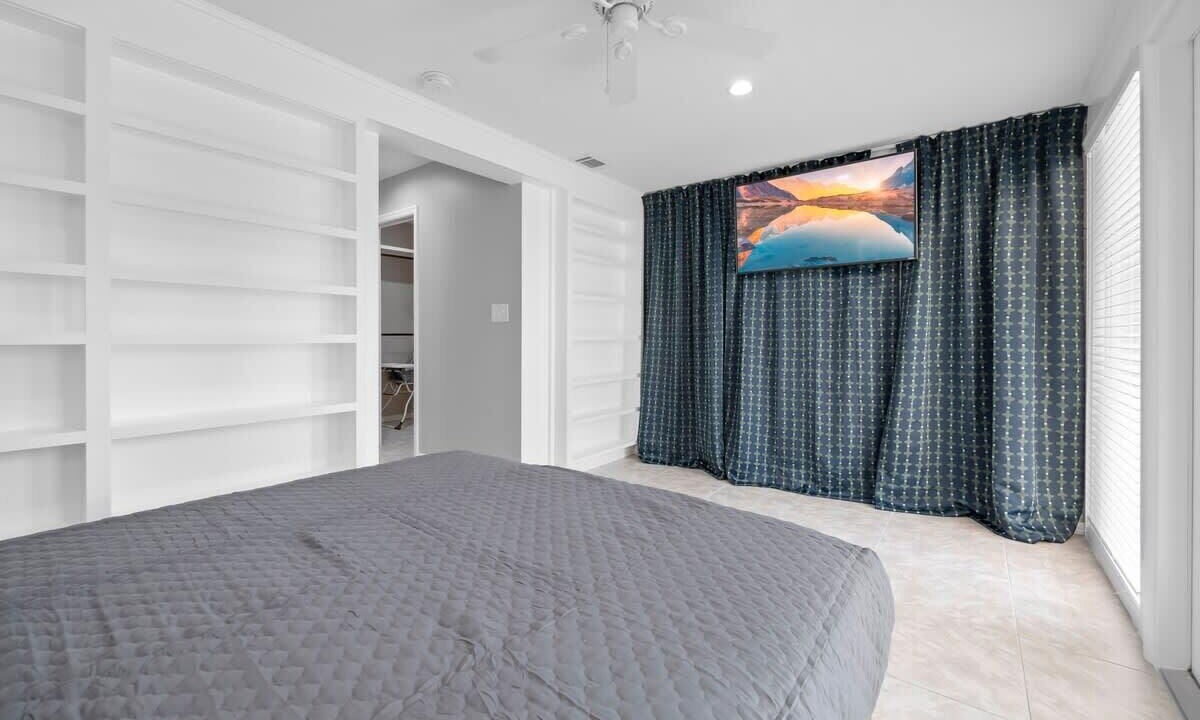 Photo of Bedroom in Cocoa Isles