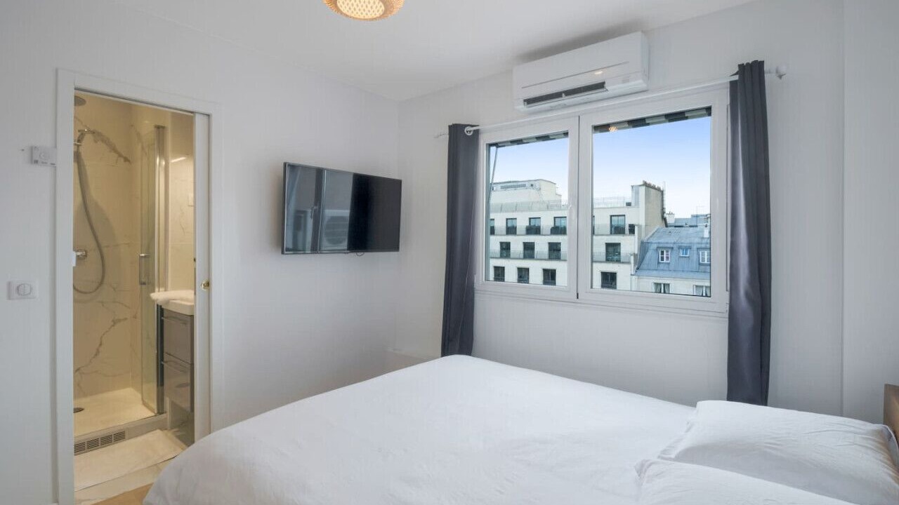 Photo of Bedroom in 8th Arrondissement