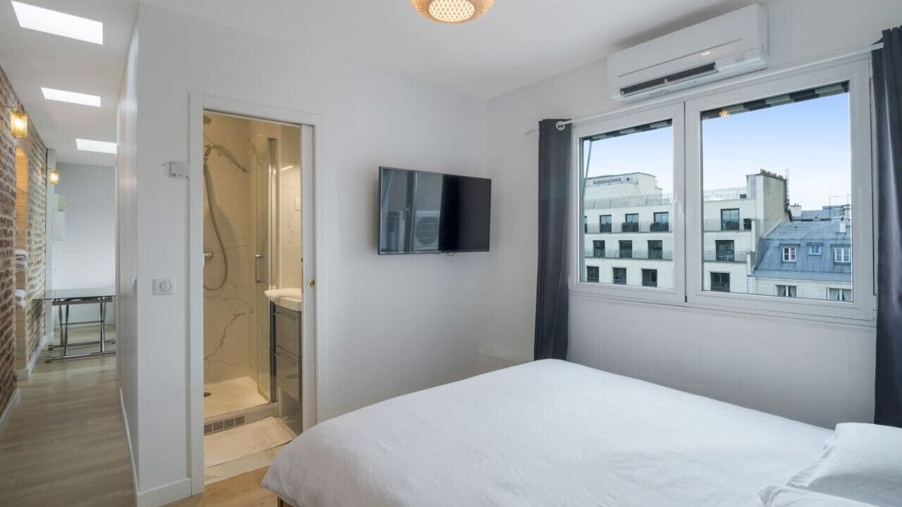 Photo of Bedroom in 8th Arrondissement