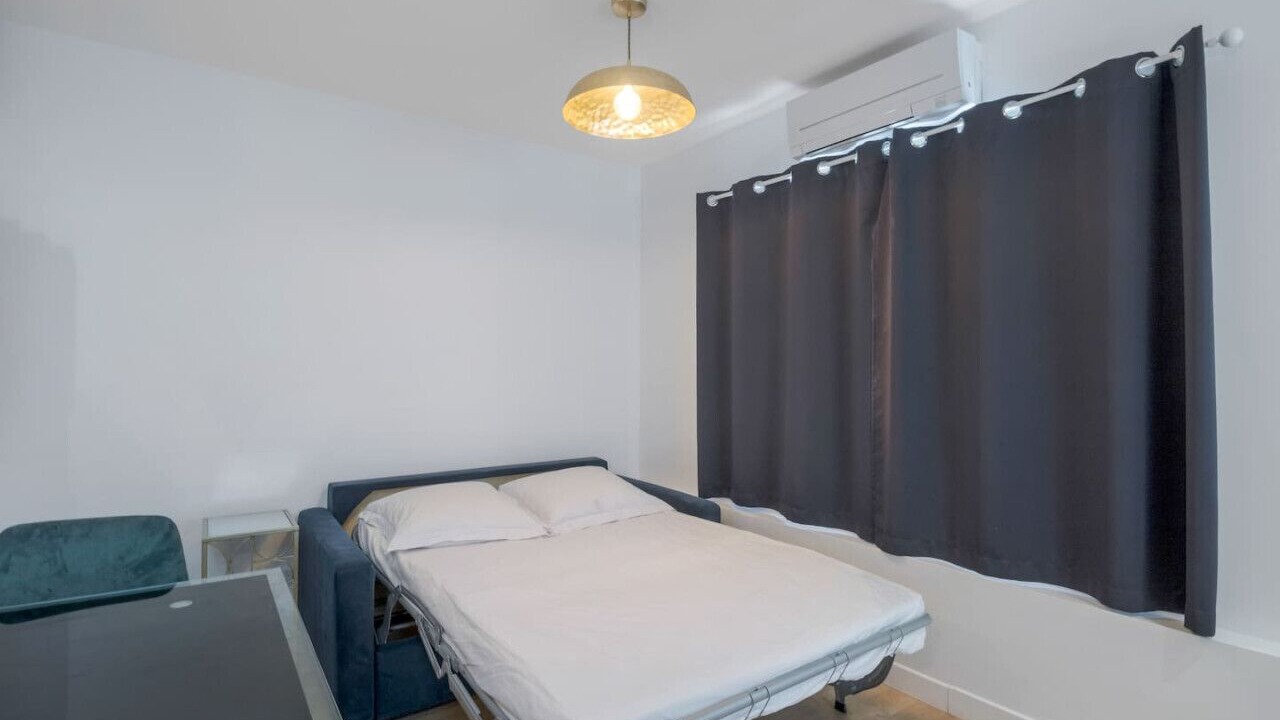 Photo of Bedroom in 8th Arrondissement