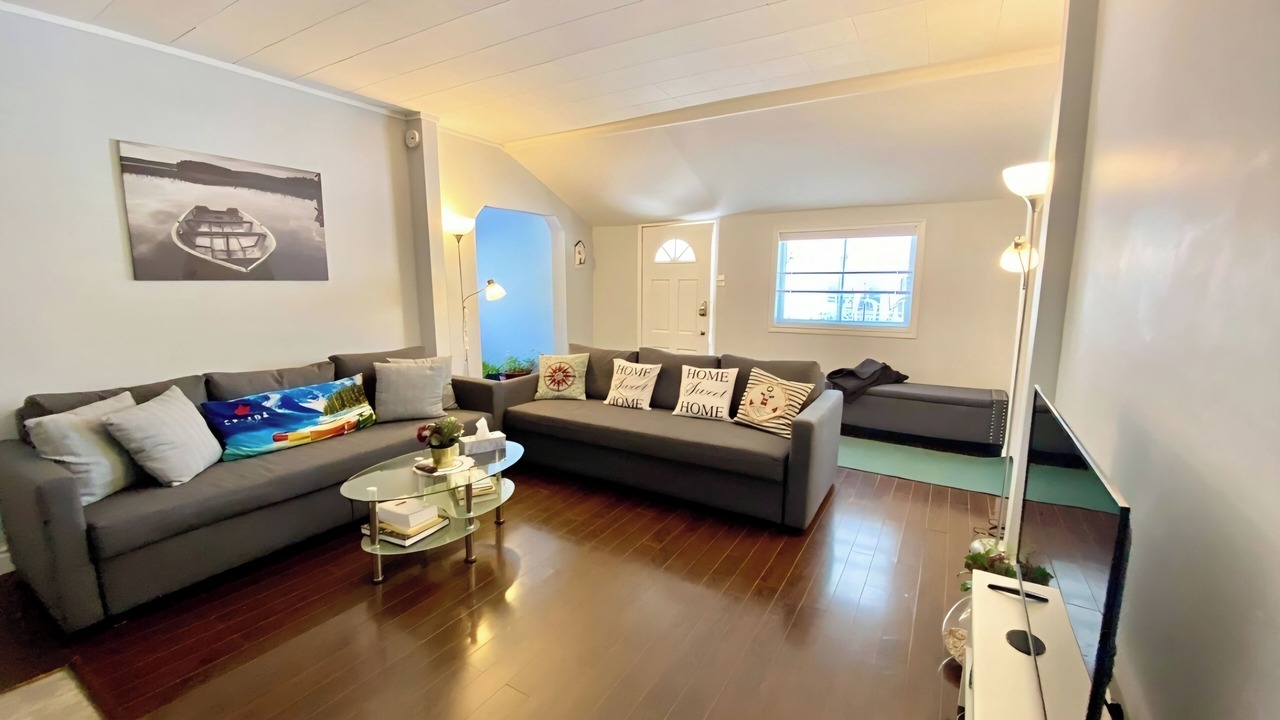 Photo of Livingroom in Wasaga Beach