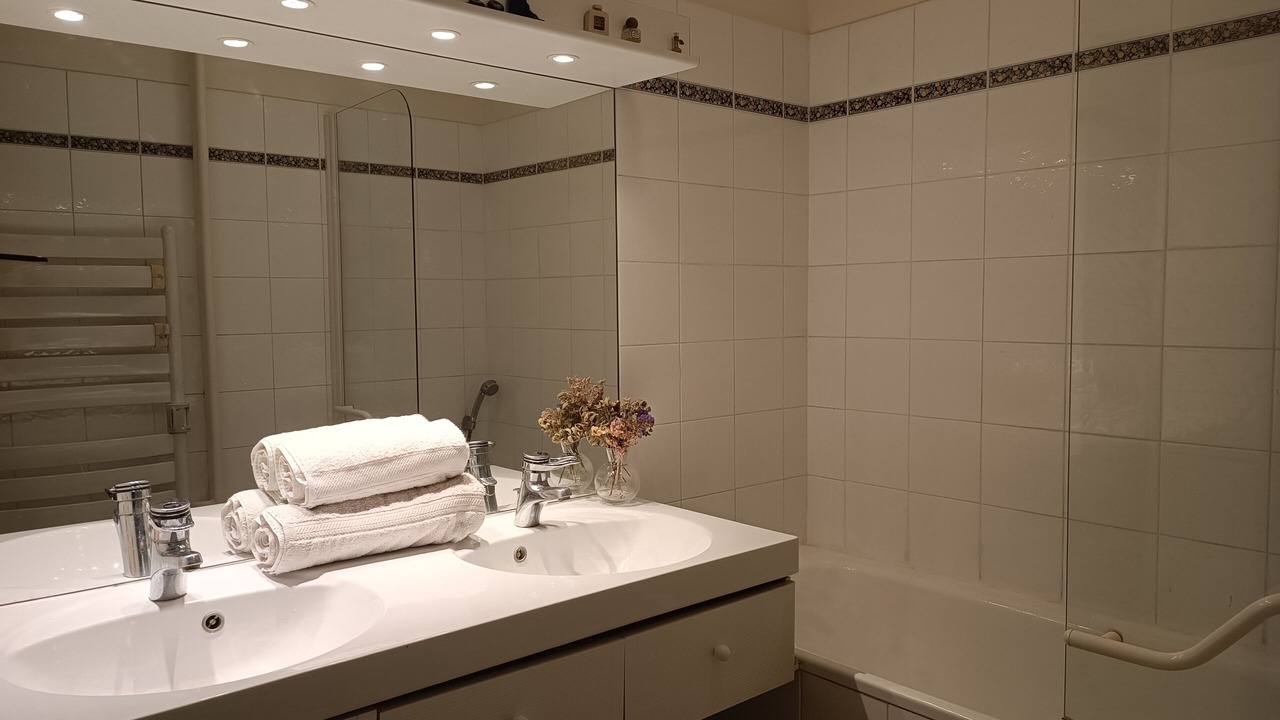 Photo of Bathroom in Combat