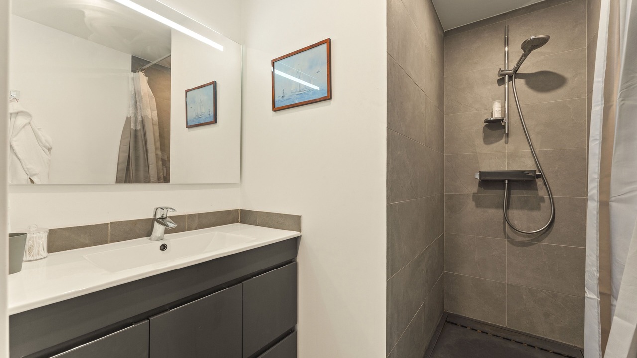 Photo of Bathroom in Issy-les-Moulineaux