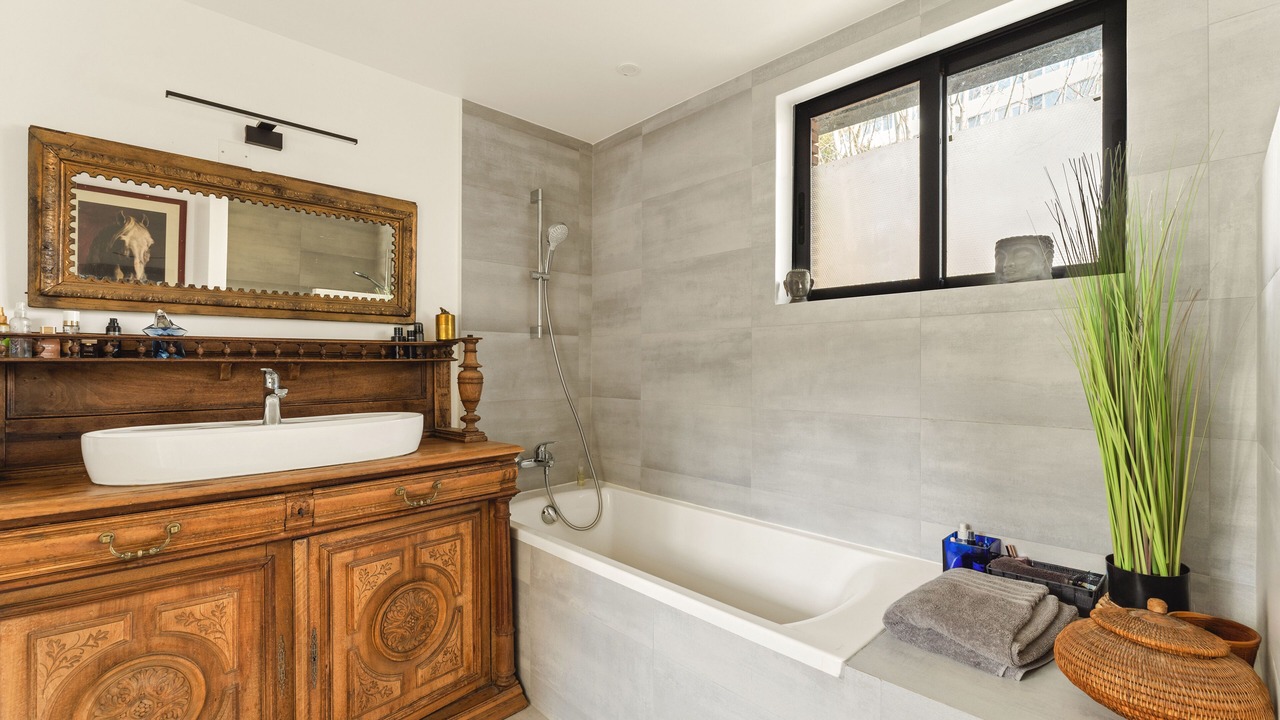 Photo of Bathroom in Issy-les-Moulineaux