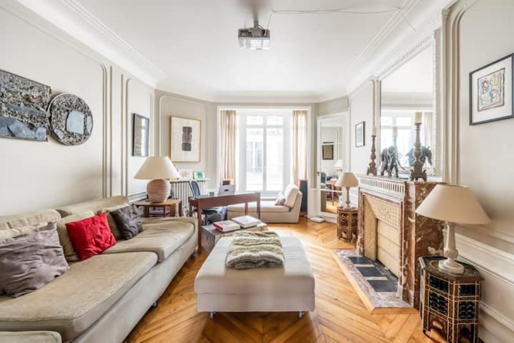 Photo of Livingroom in 17th Arrondissement