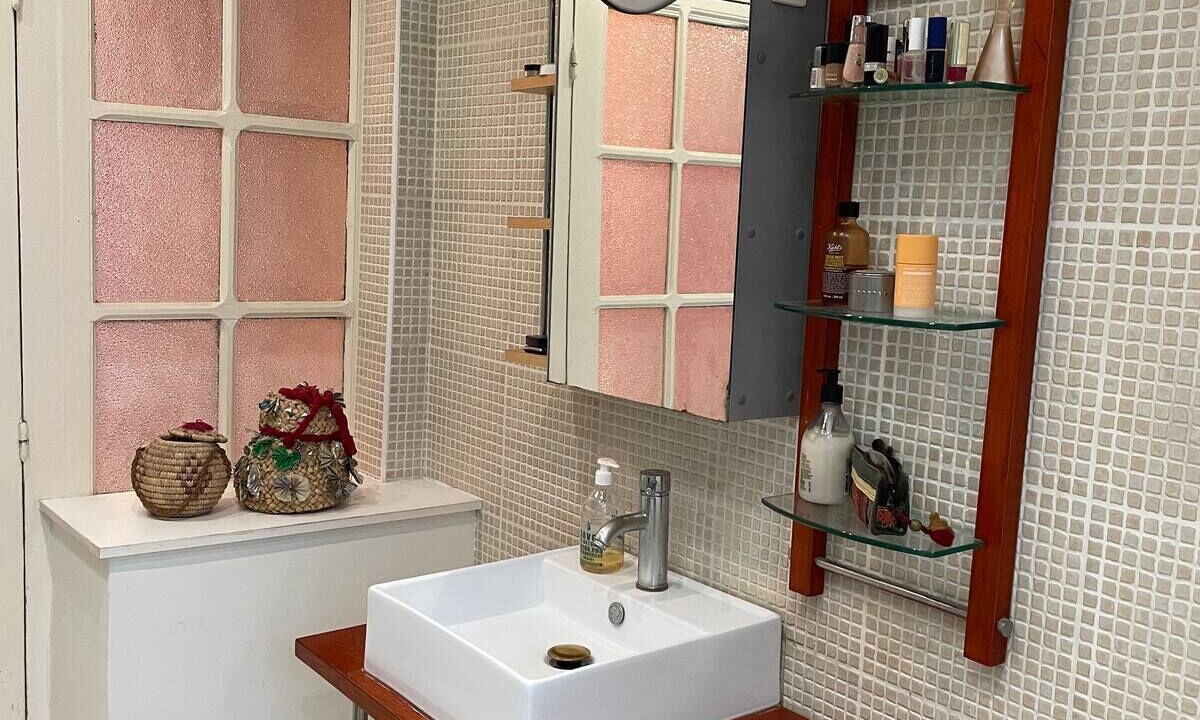 Photo of Bathroom in Combat