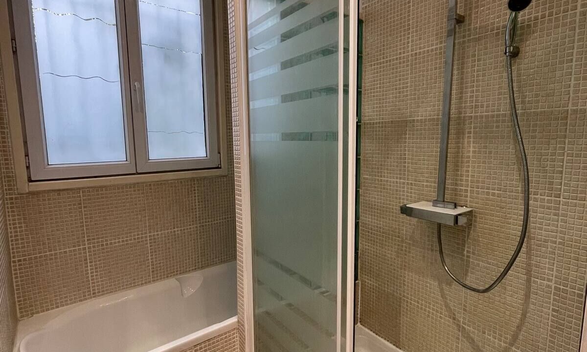 Photo of Bathroom in Combat