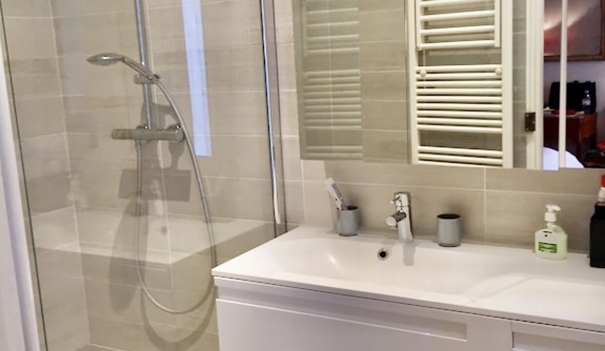 Photo of Bathroom in Quinze-Vingts