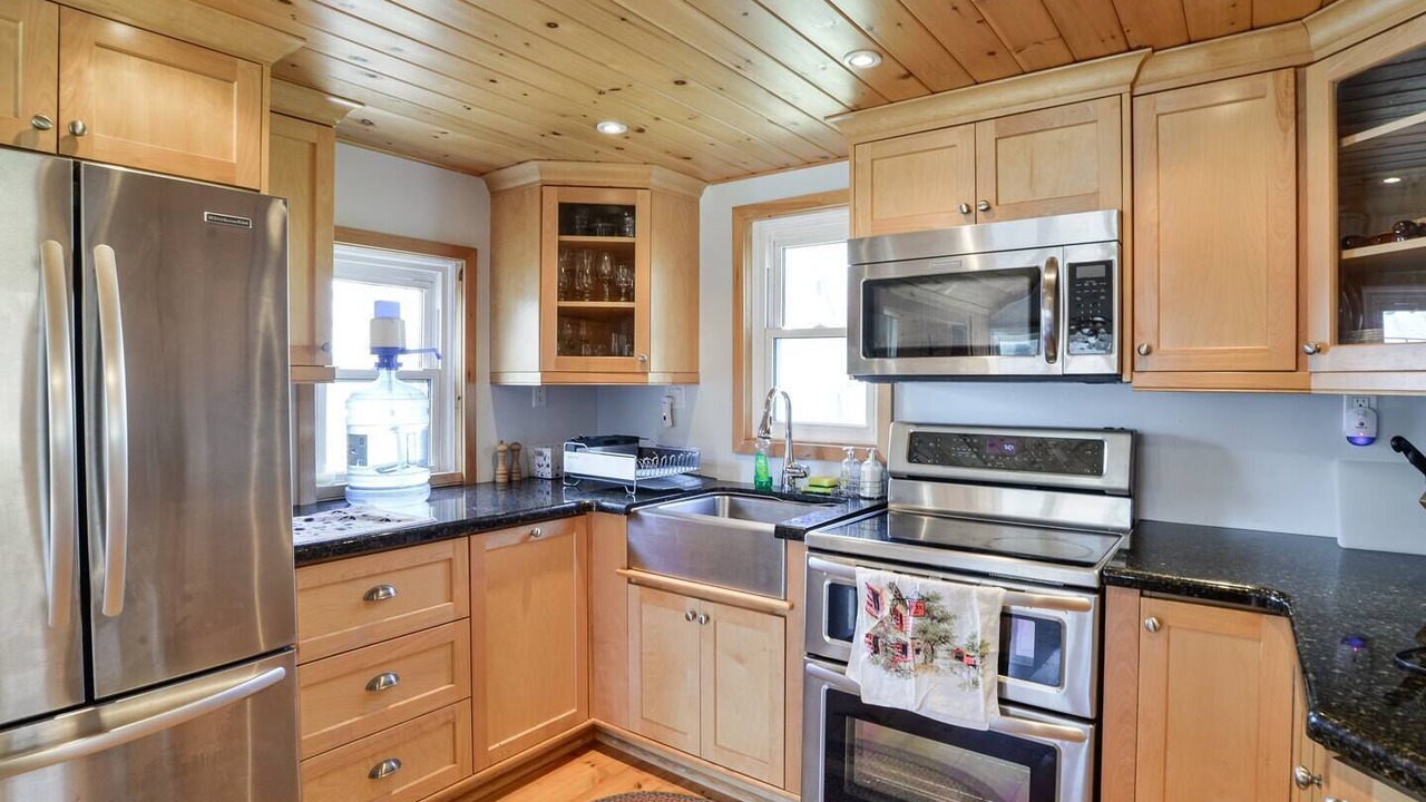 Photo of Kitchen in Muskoka Lakes