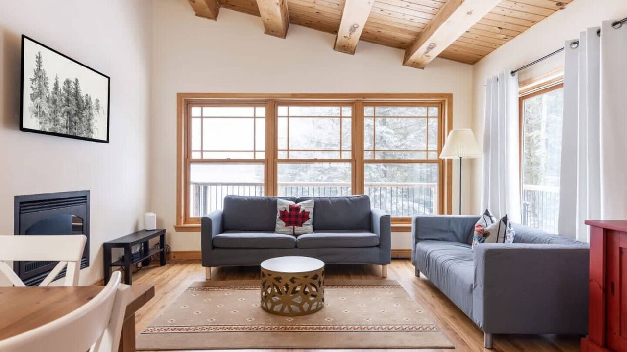 Photo of Livingroom in Lake of Bays