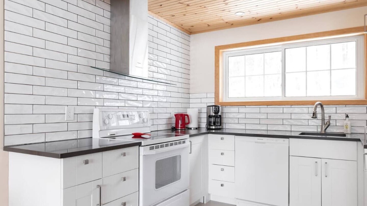 Photo of Kitchen in Lake of Bays