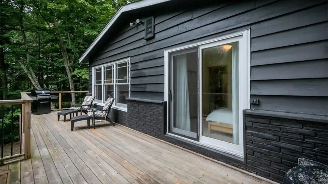 Photo of Patio Balcony in Lake of Bays