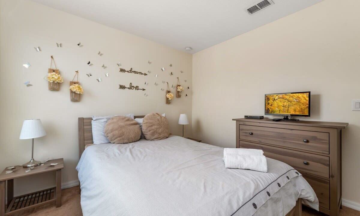 Photo of Bedroom in Watersong
