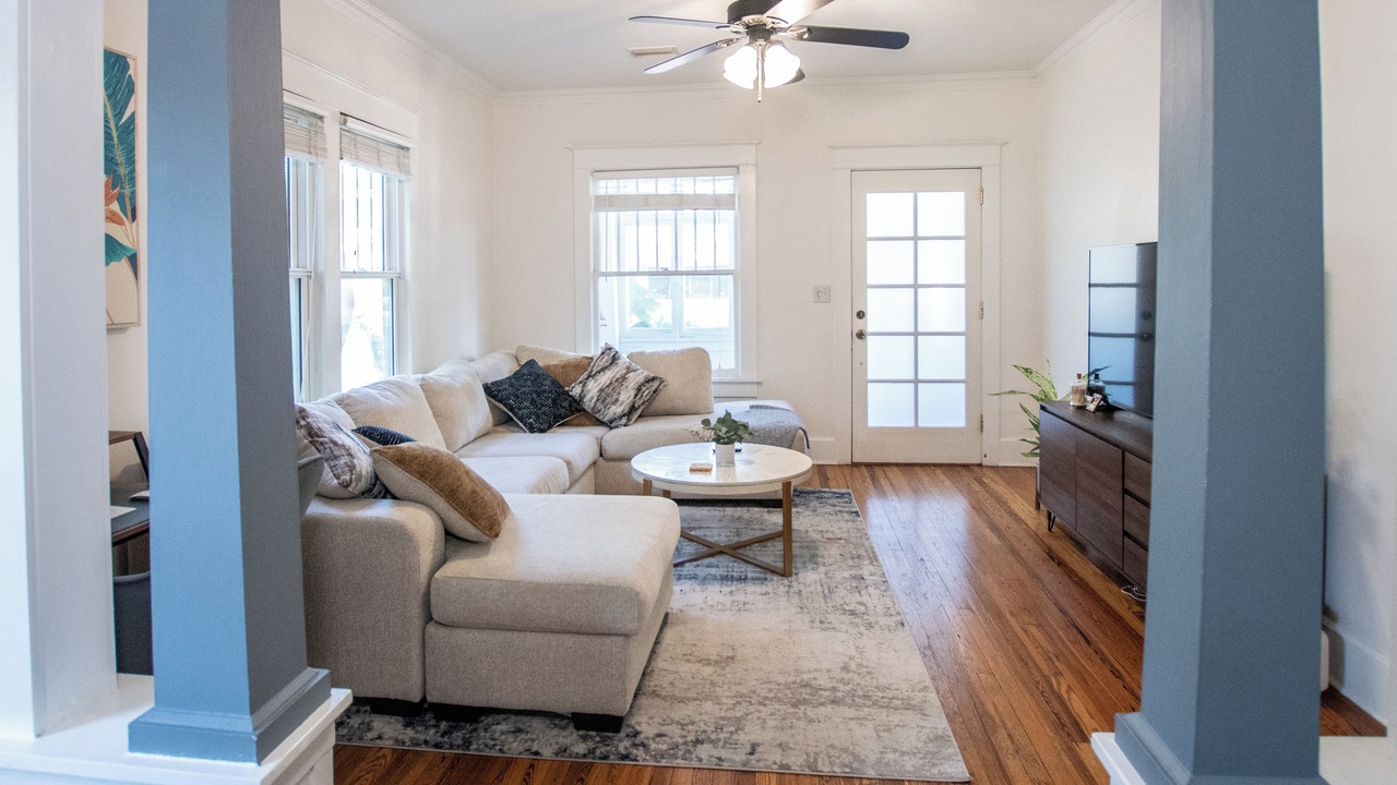 Photo of Livingroom in Historic Uptown