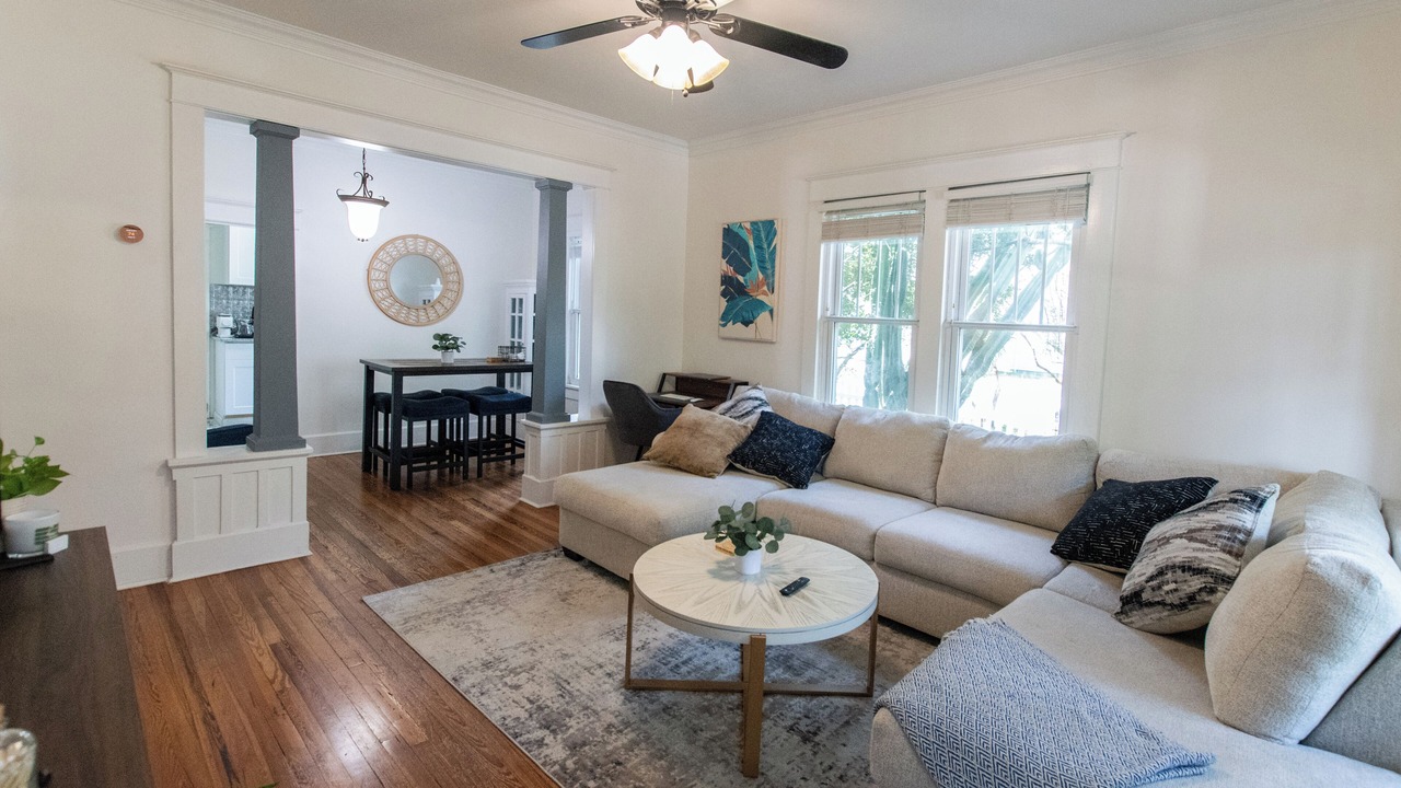 Photo of Livingroom in Historic Uptown