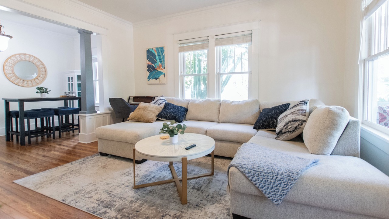 Photo of Livingroom in Historic Uptown
