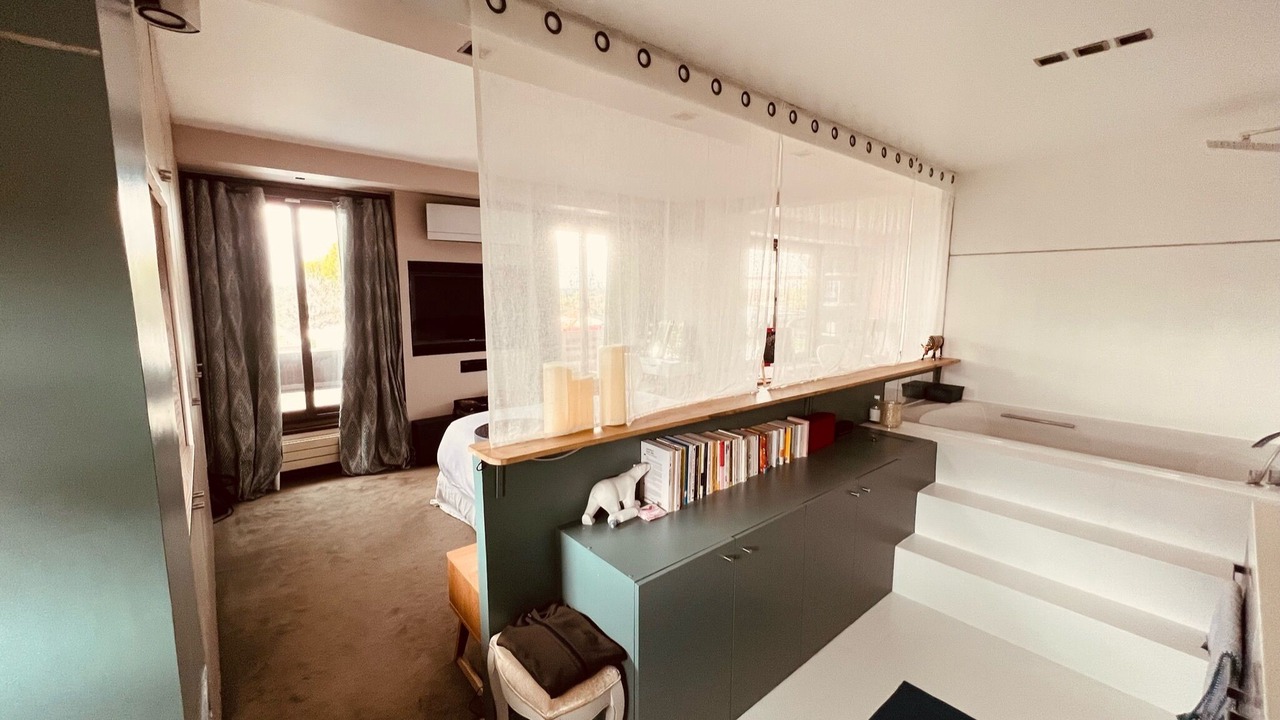 Photo of Bedroom in Suresnes