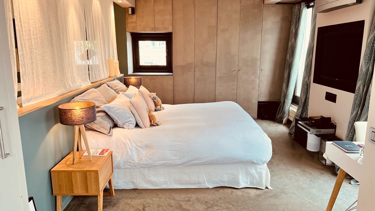 Photo of Bedroom in Suresnes