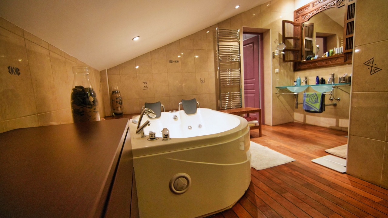 Photo of Bathroom in Chenevier-Demenitroux