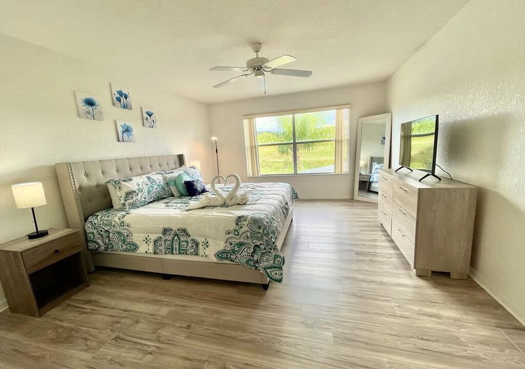 Photo of Bedroom in Bahama Bay