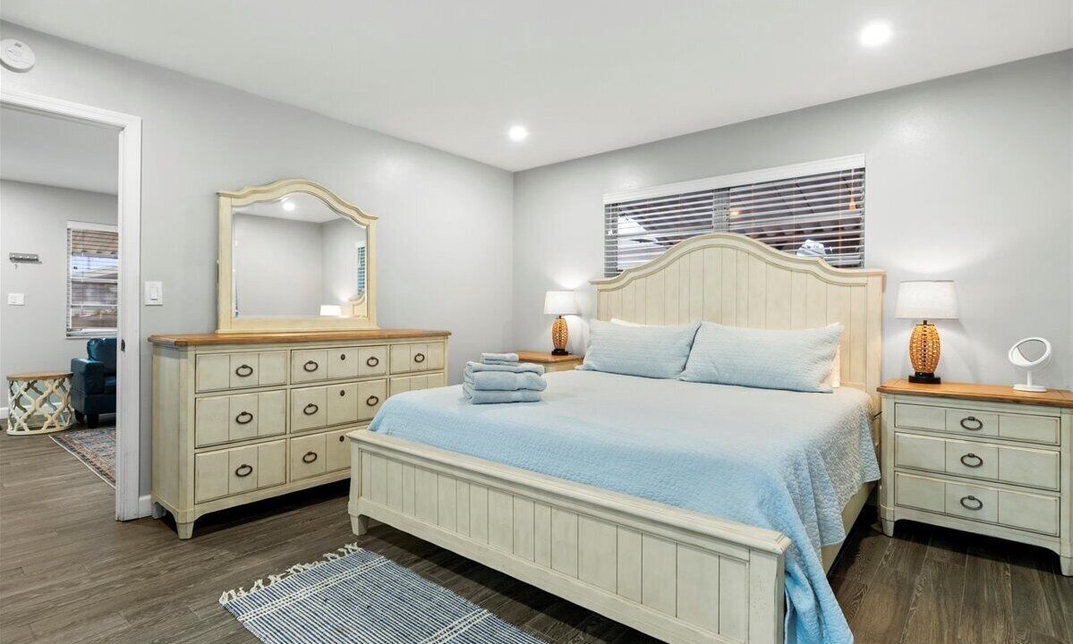 Photo of Bedroom in Lake Worth Corridor