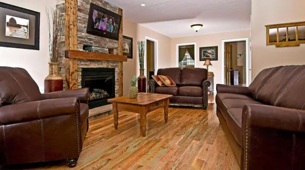 Photo of Livingroom in Lake of Bays