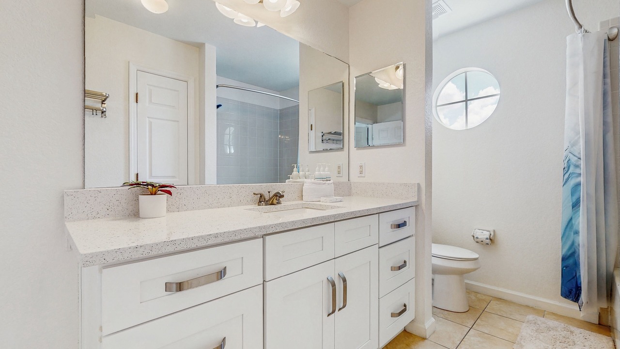Photo of Bathroom in Trafalgar Village