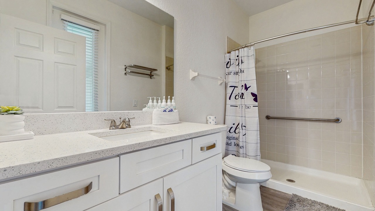 Photo of Bathroom in Trafalgar Village