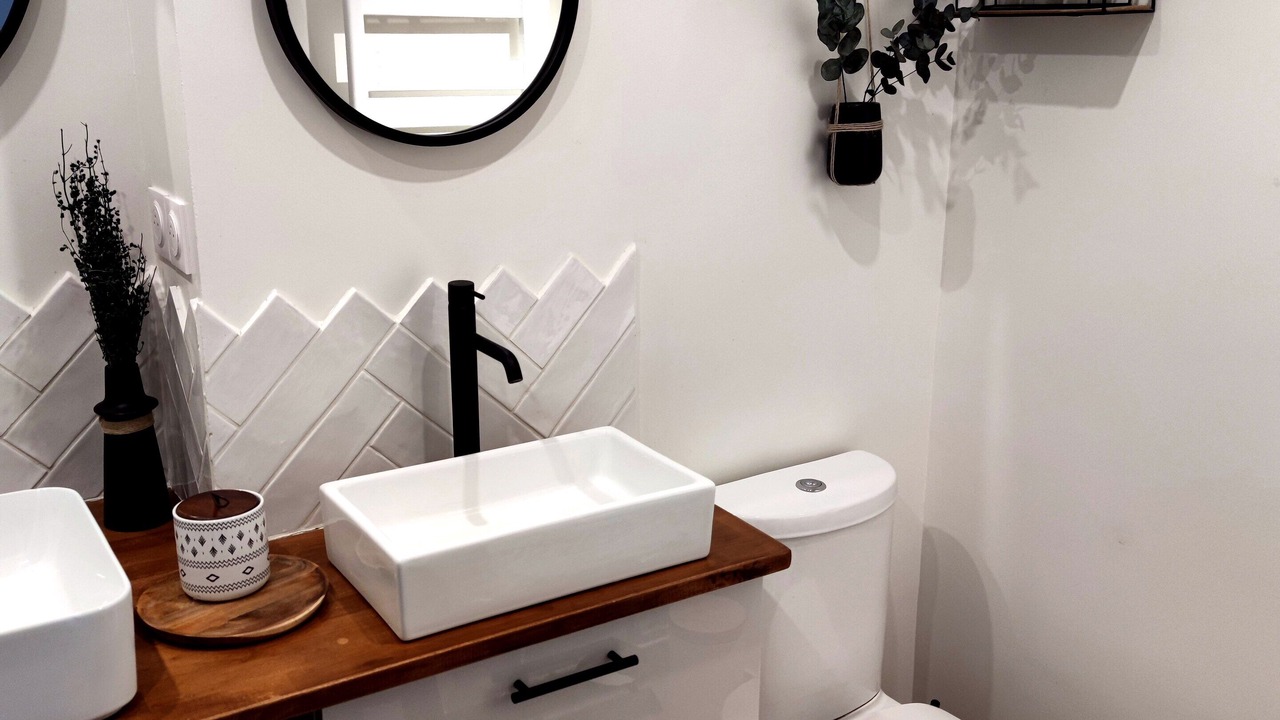 Photo of Bathroom in Gouvernes