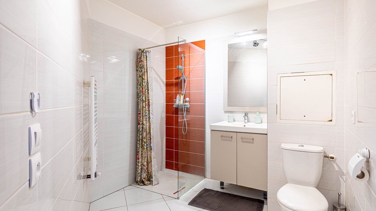 Photo of Bathroom in Romainville