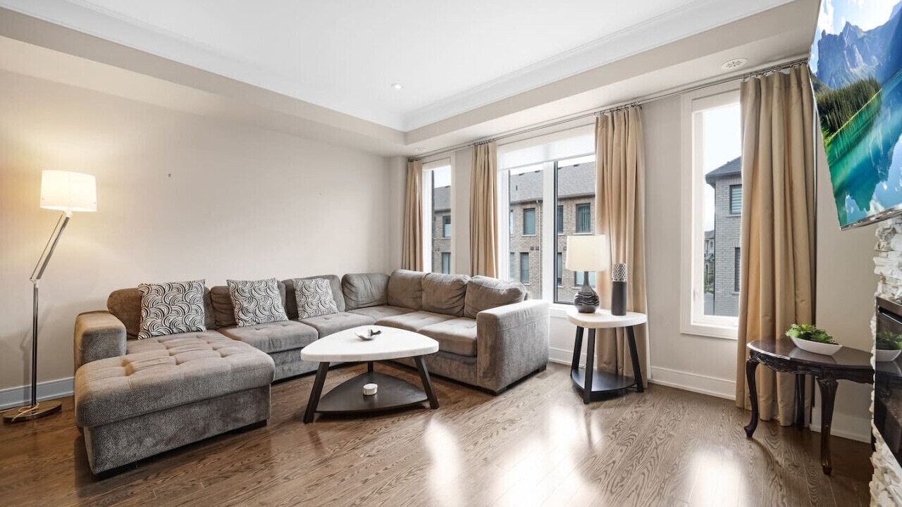 Photo of Livingroom in Lakeview