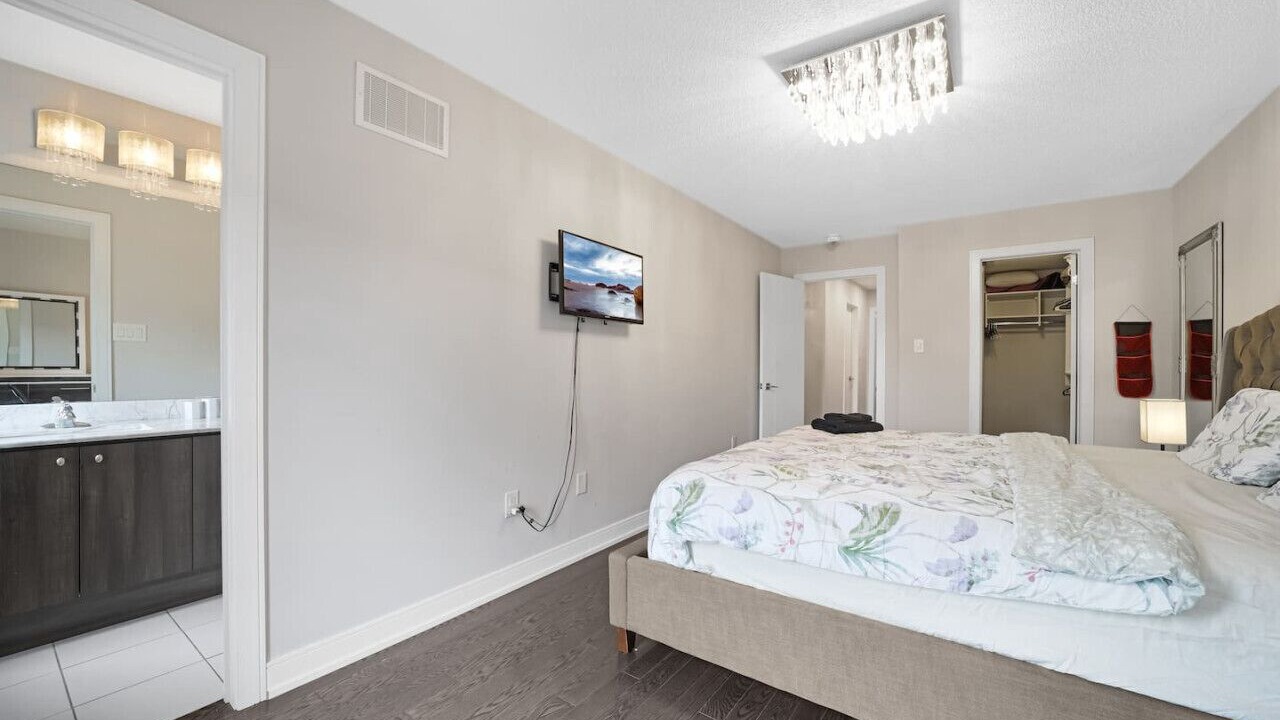 Photo of Bedroom in Lakeview