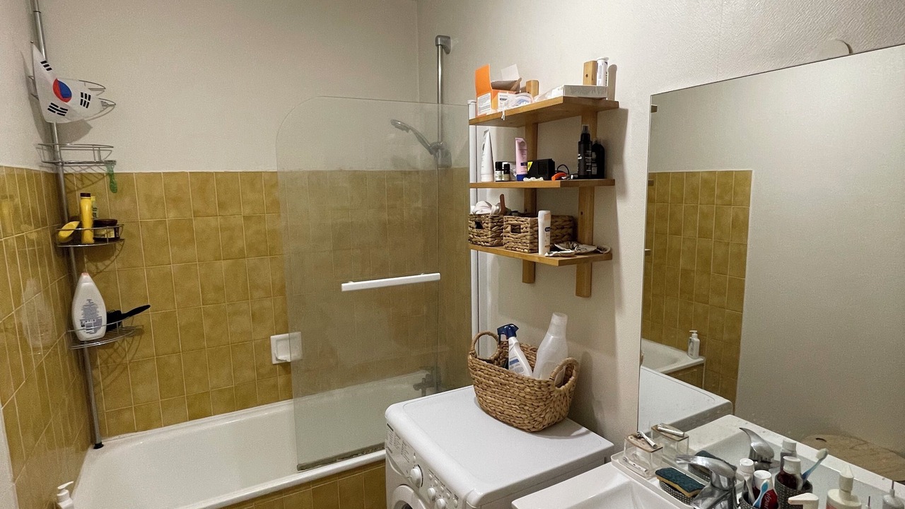 Photo of Bathroom in Combat
