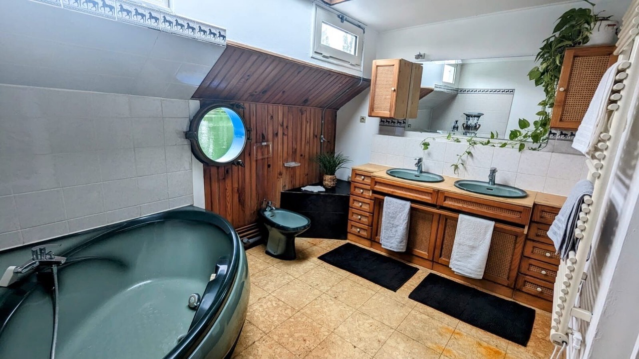 Photo of Bathroom in Vaires-sur-Marne