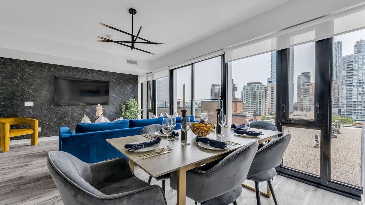 Photo of Livingroom in Bloor-Yorkville