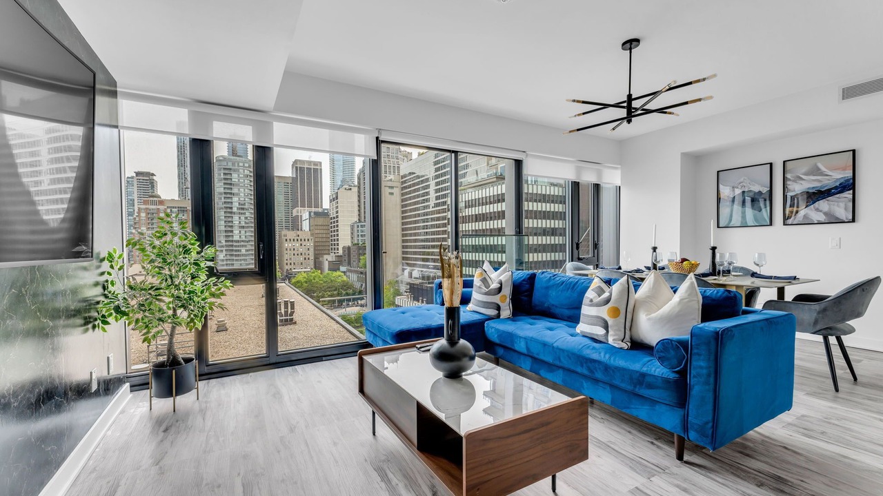 Photo of Livingroom in Bloor-Yorkville
