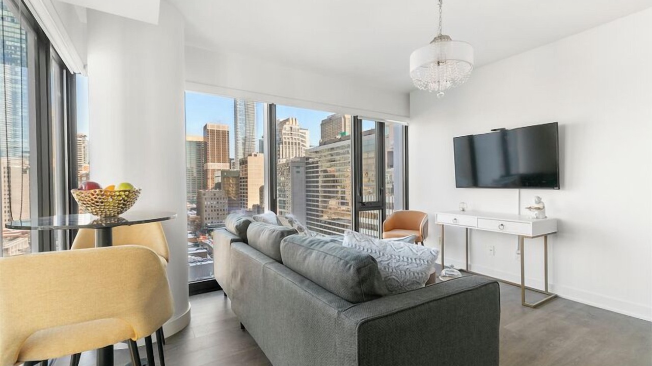 Photo of Livingroom in Bloor-Yorkville