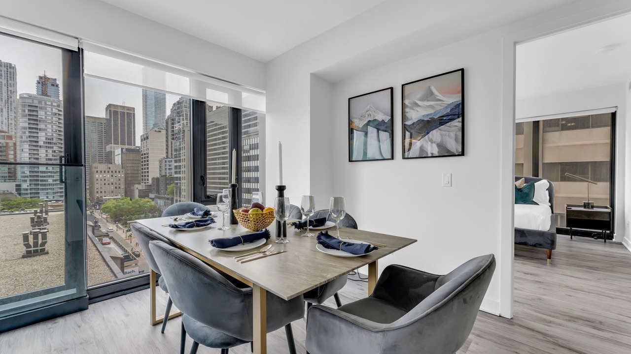 Photo of Livingroom in Bloor-Yorkville