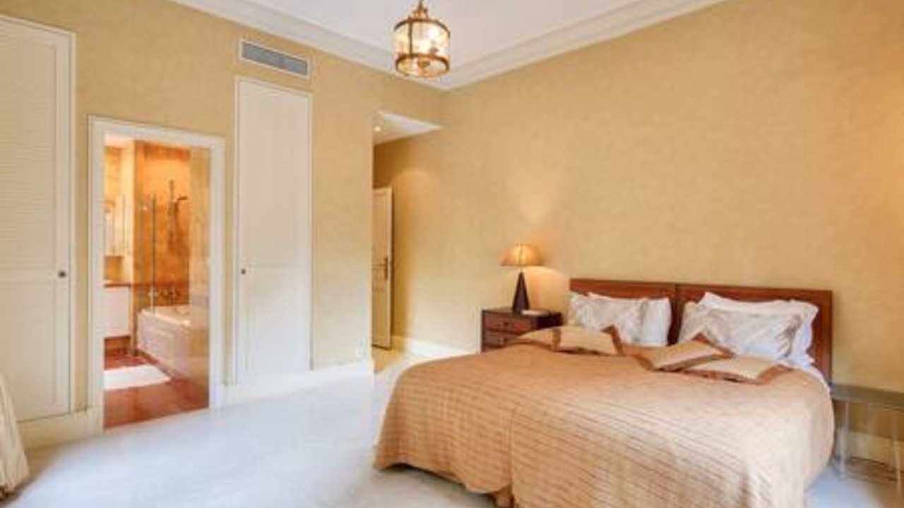 Photo of Bedroom in Champs-Elysees