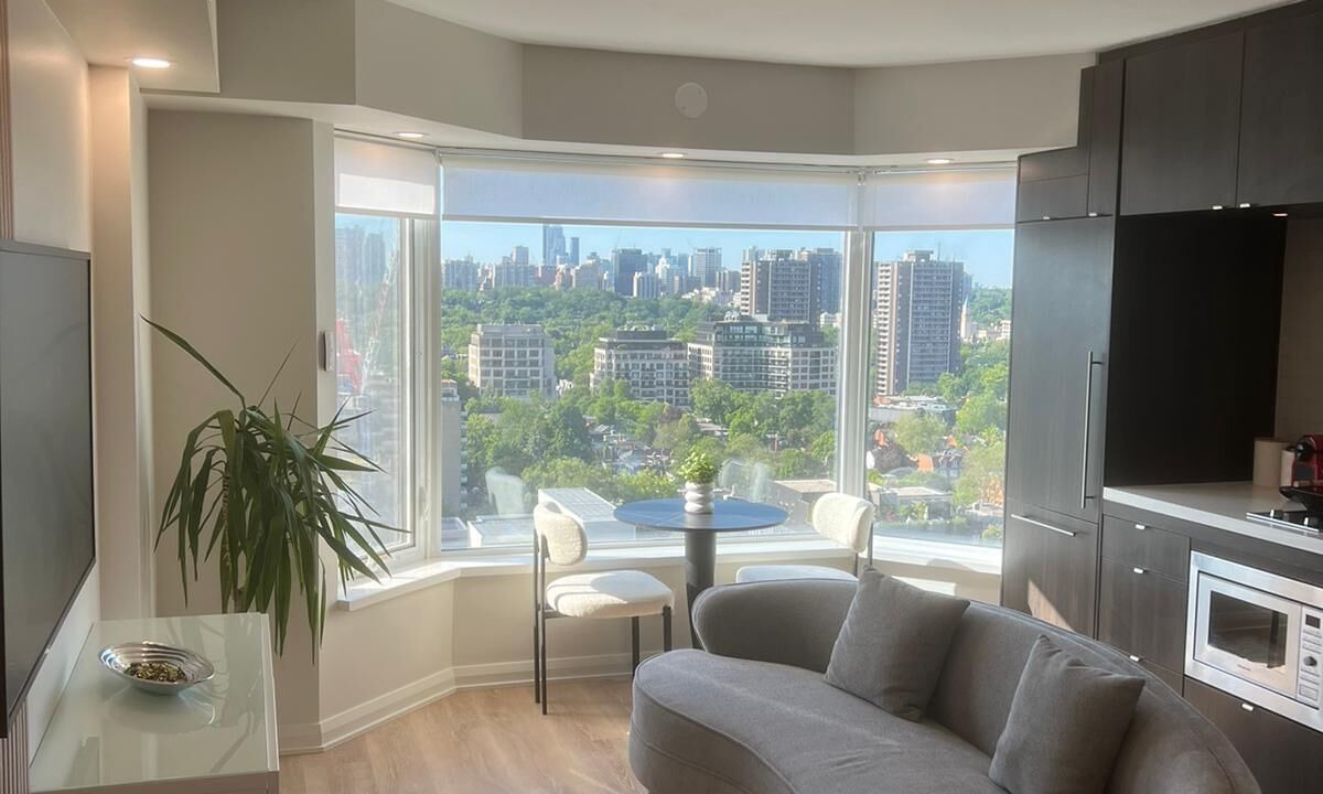 Photo of Livingroom in Bloor-Yorkville