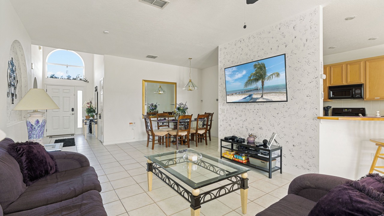 Photo of Livingroom in Crescent Lakes