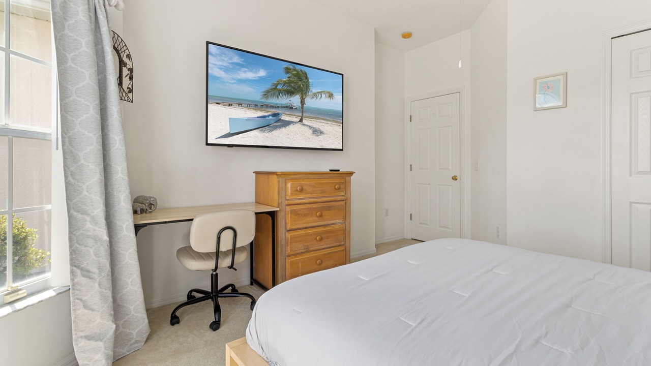 Photo of Bedroom in Crescent Lakes