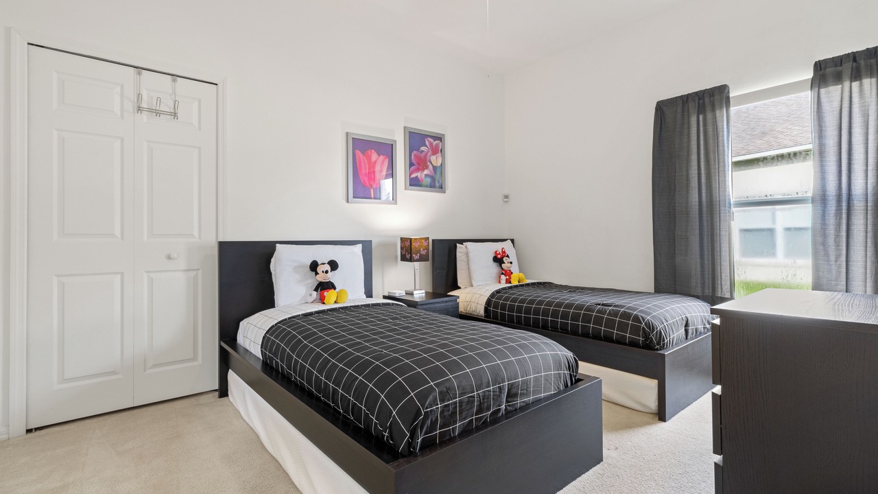 Photo of Bedroom in Crescent Lakes