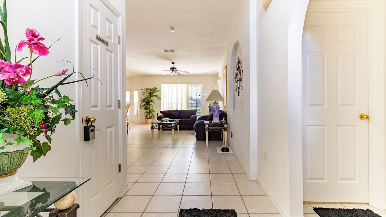 Photo of Livingroom in Crescent Lakes