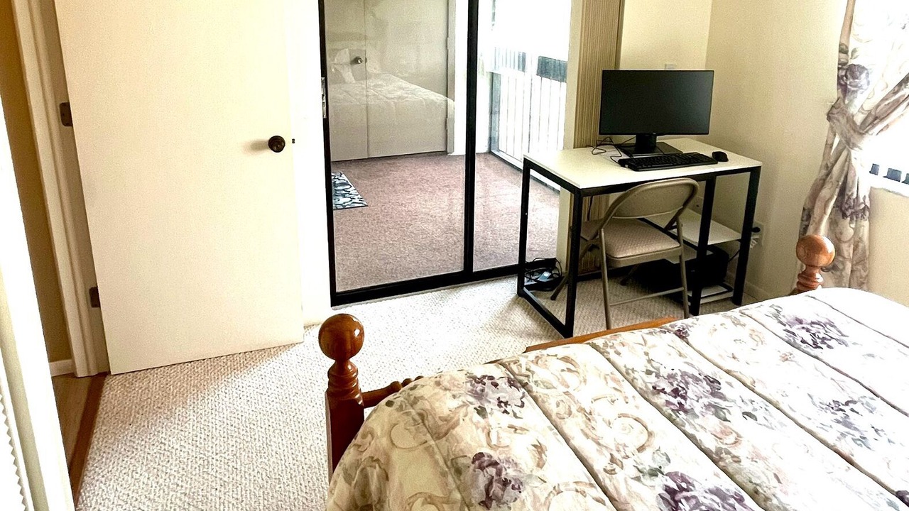 Photo of Bedroom in East Lake Woodlands