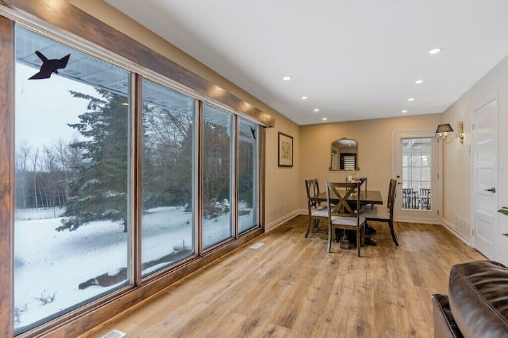 Photo of Livingroom in Mono
