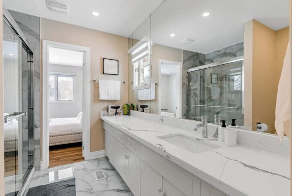 Photo of Bathroom in Mono