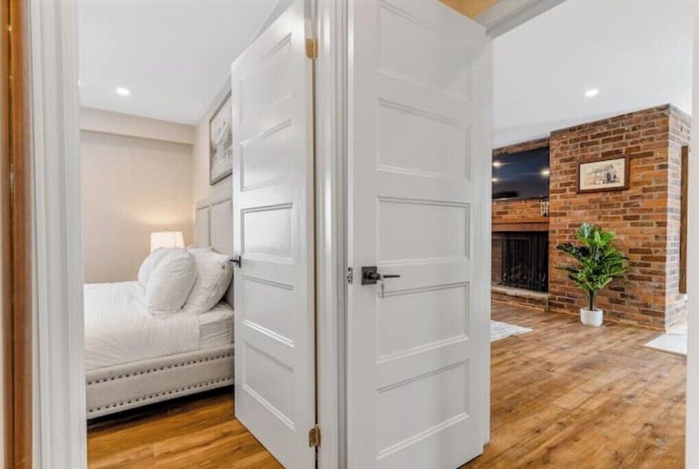 Photo of Bedroom in Mono